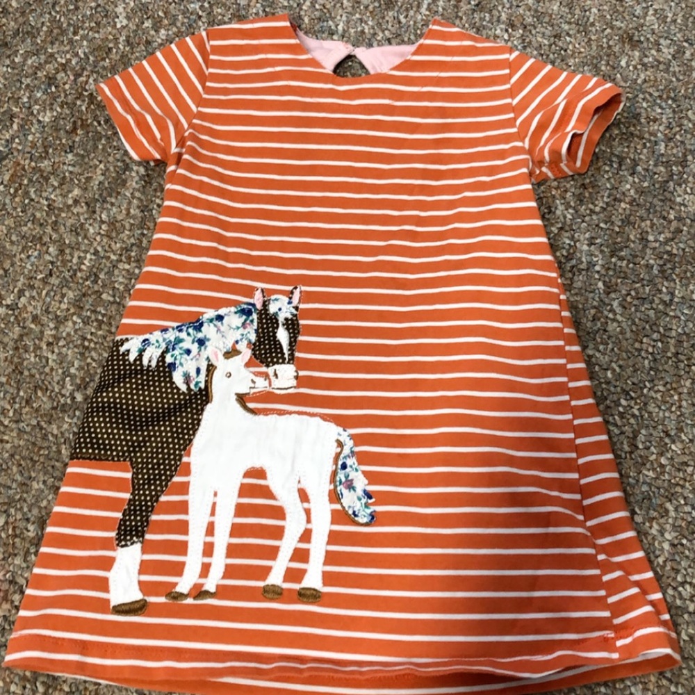 2T horse dress